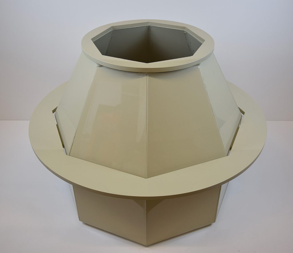 Chaudronnerie plastique : Tonneau en PPH pour traitement de surface par tribo-finition