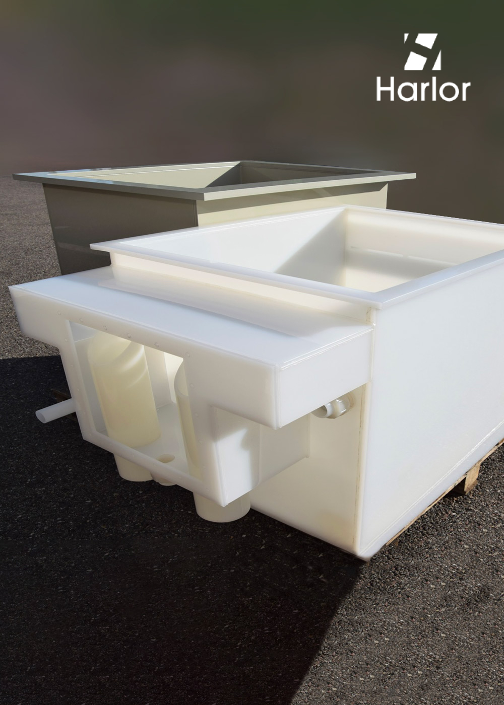 Cuve rectangulaire sur-mesure en PVDF pour stockage d'un bain acide chaud - Harlor